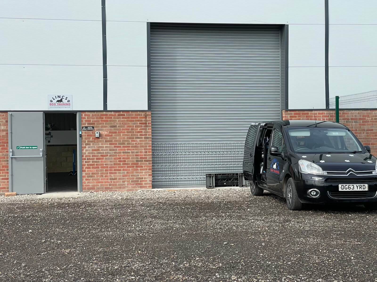 Centre_door_entrance